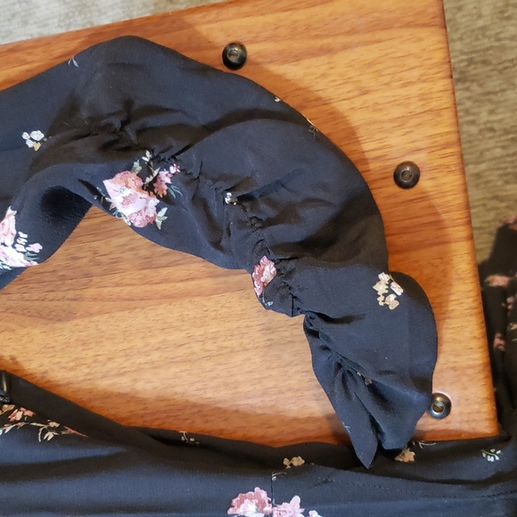 H&M Ruffle Neckline Dress - Picture 3 of 4